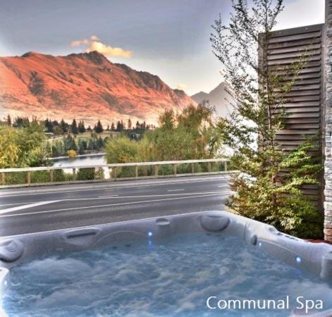 Modern Executive Living In Pounamu Куийнстаун Екстериор снимка