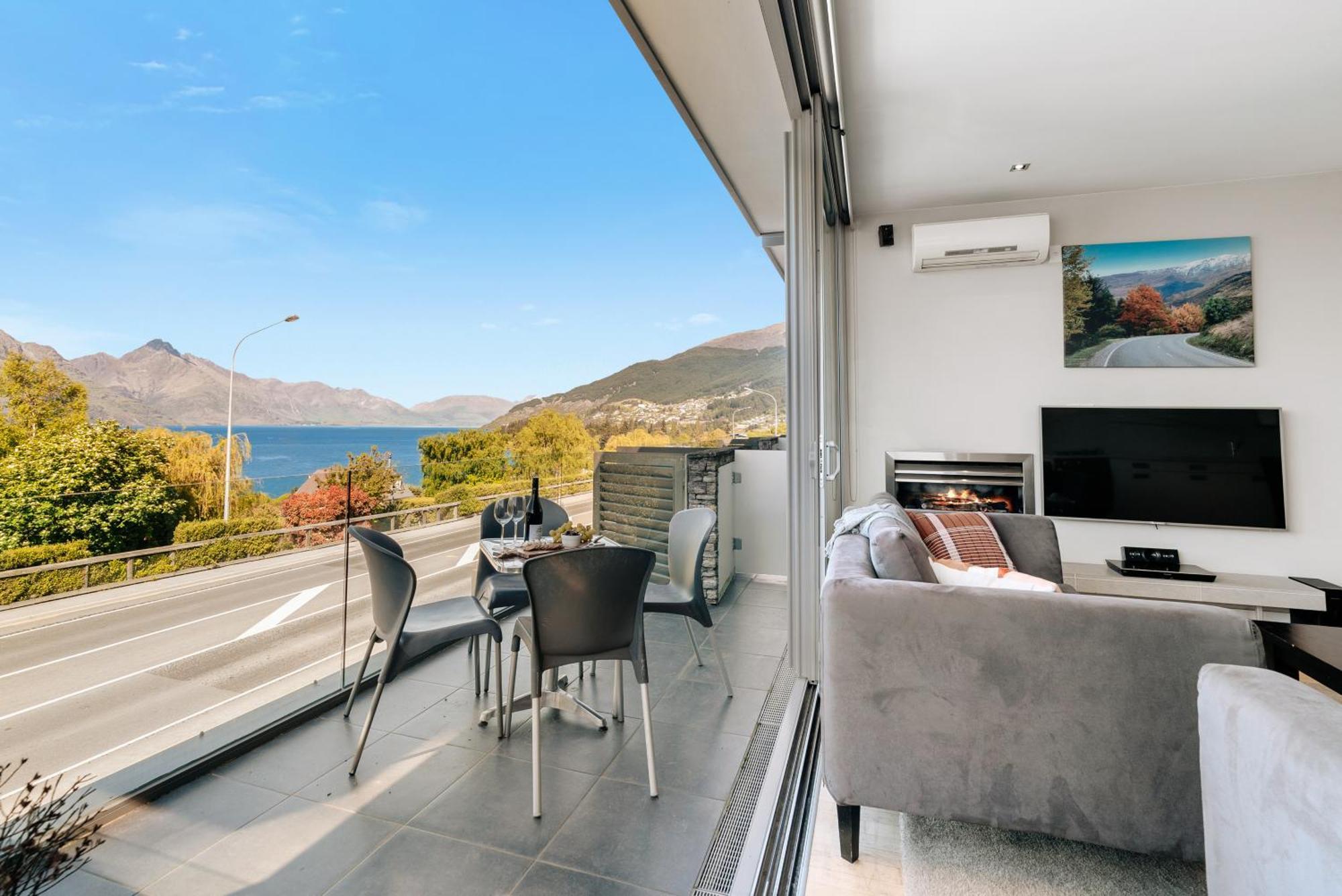Modern Executive Living In Pounamu Куийнстаун Екстериор снимка