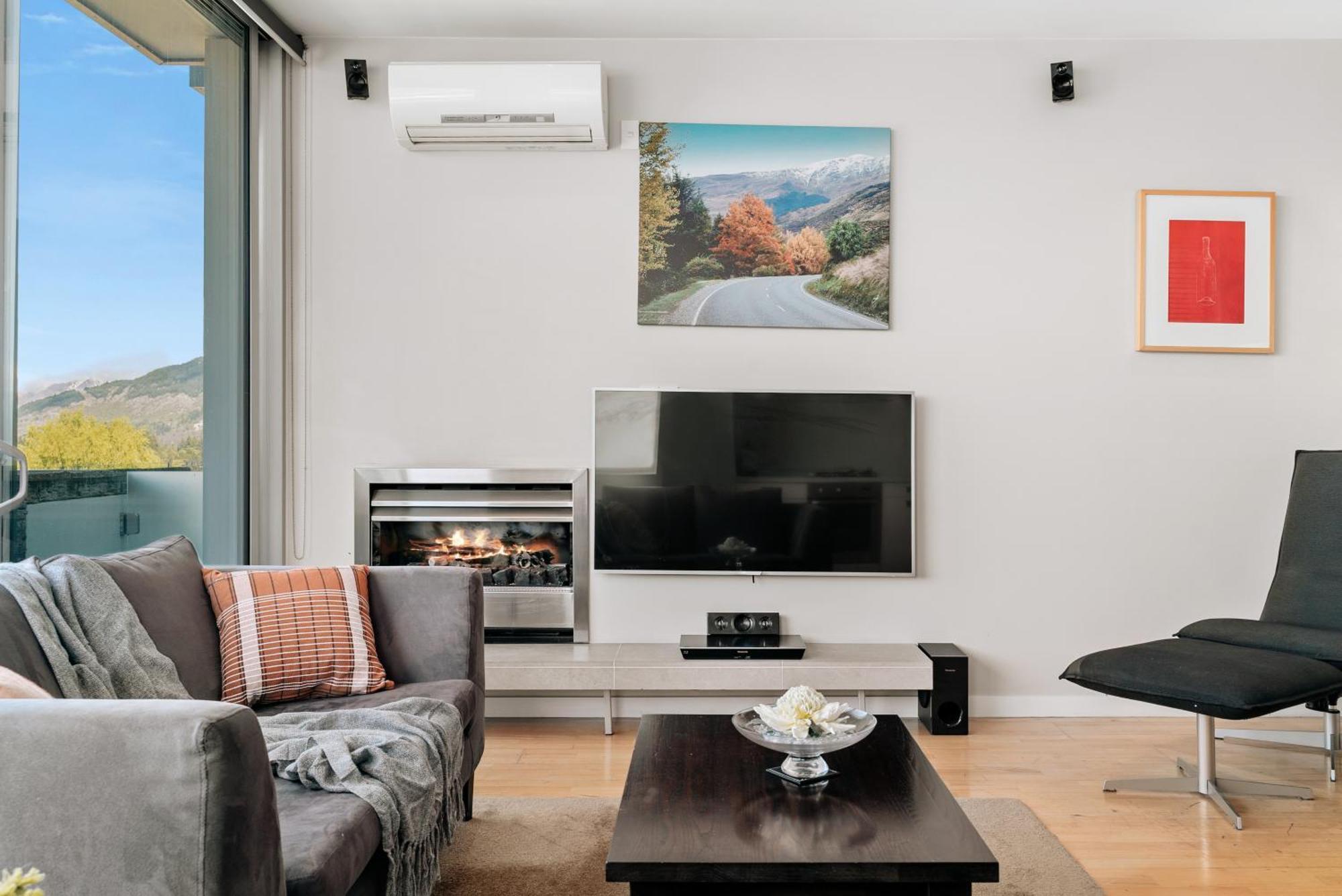 Modern Executive Living In Pounamu Куийнстаун Екстериор снимка