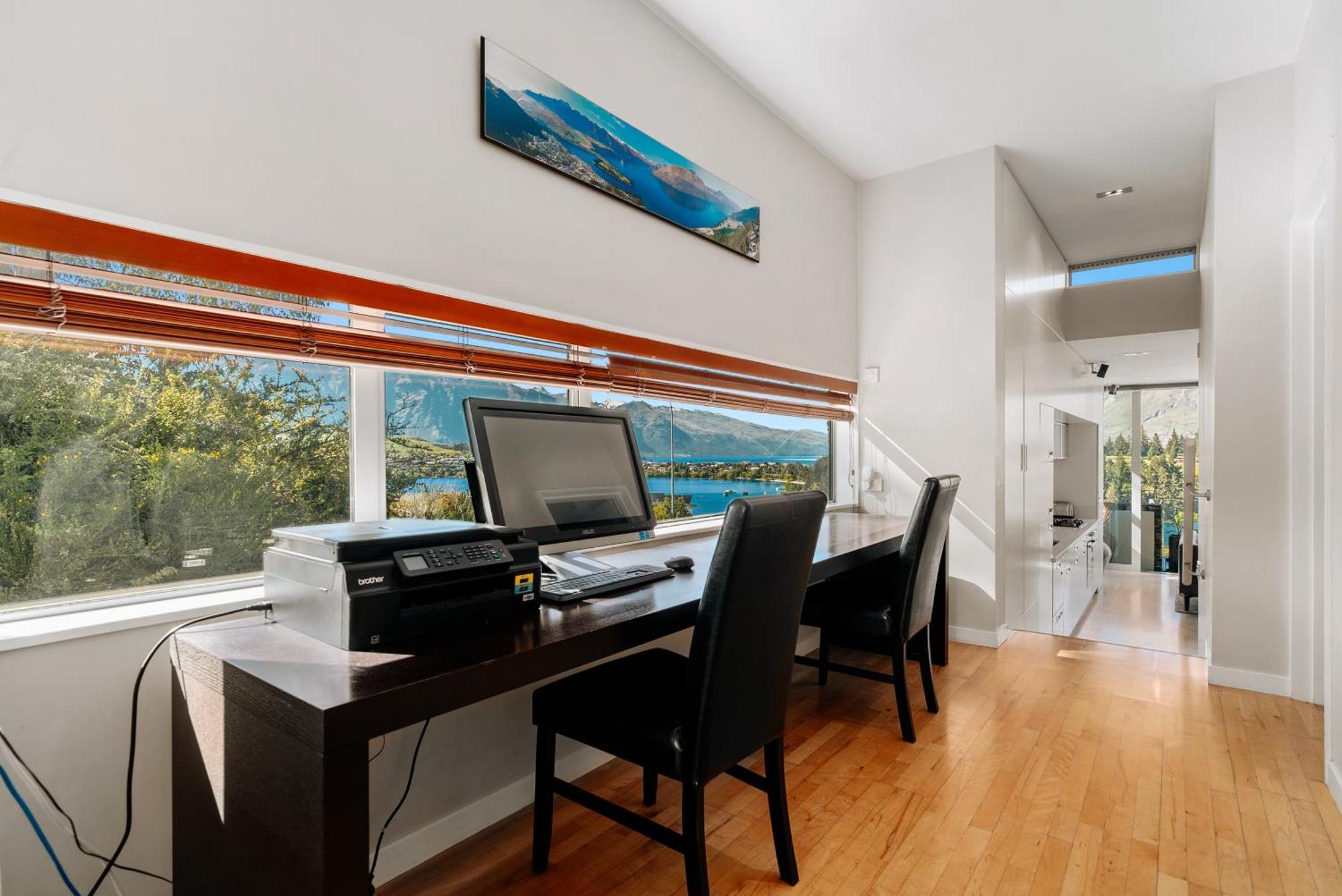 Modern Executive Living In Pounamu Куийнстаун Екстериор снимка