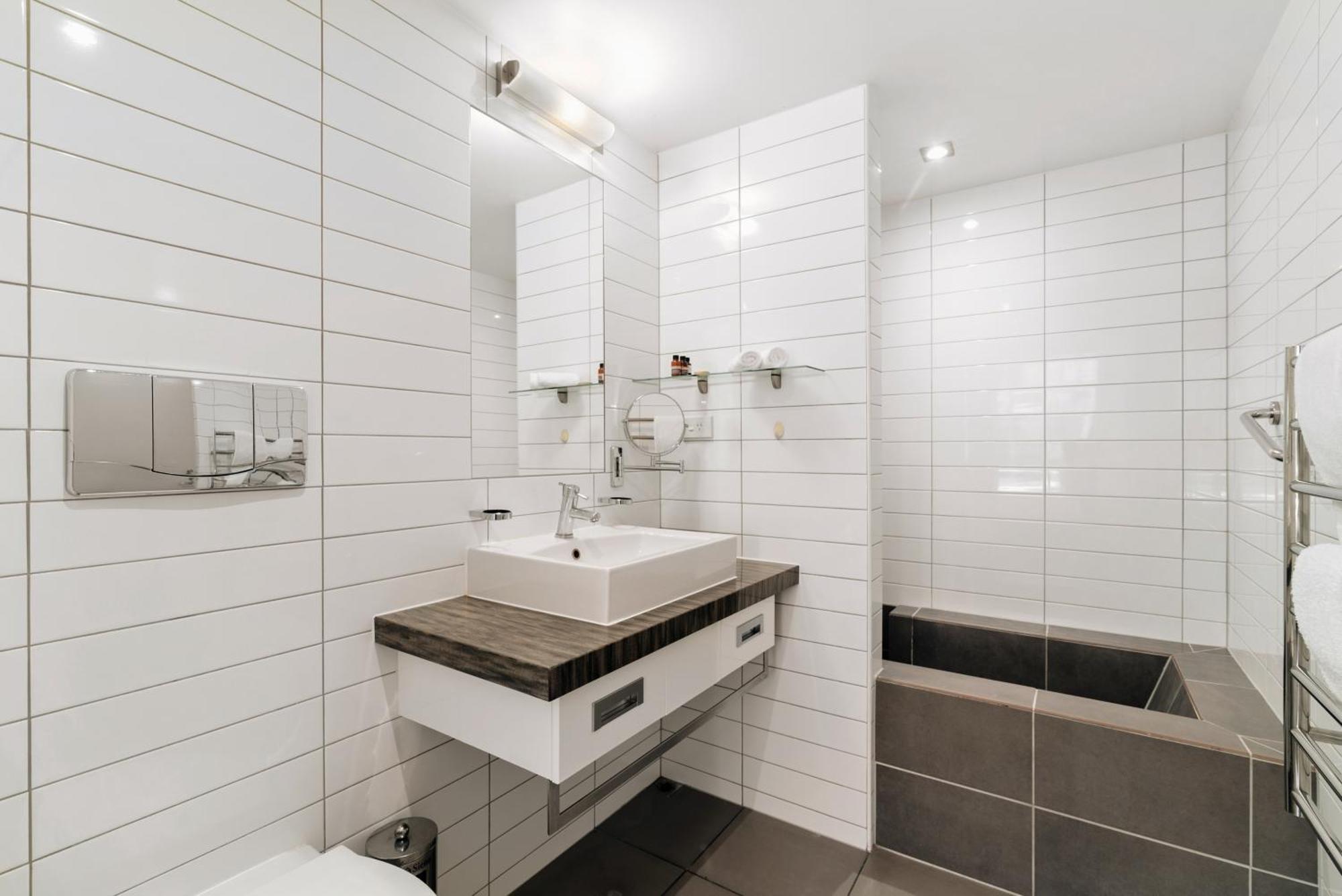Modern Executive Living In Pounamu Куийнстаун Екстериор снимка