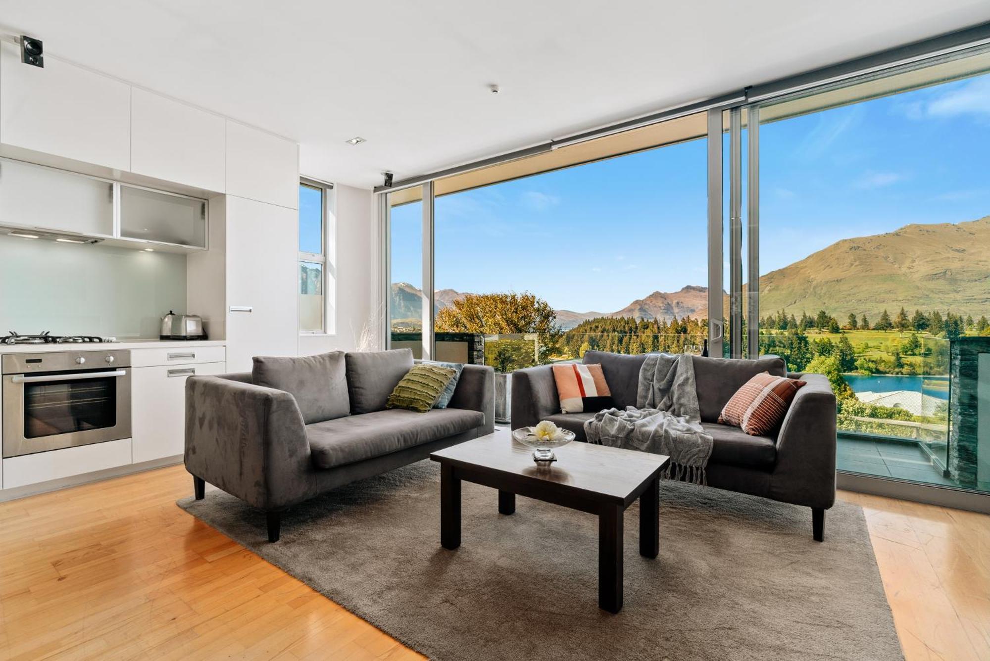 Modern Executive Living In Pounamu Куийнстаун Екстериор снимка